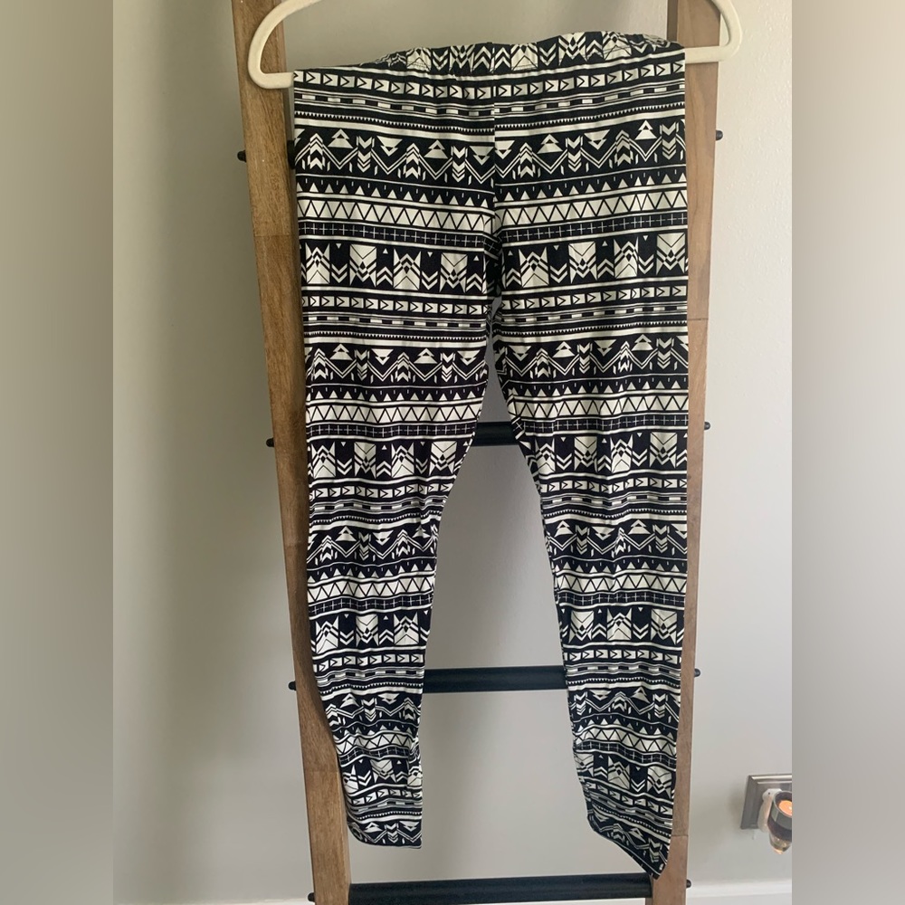 Womens Print leggings- NWOT